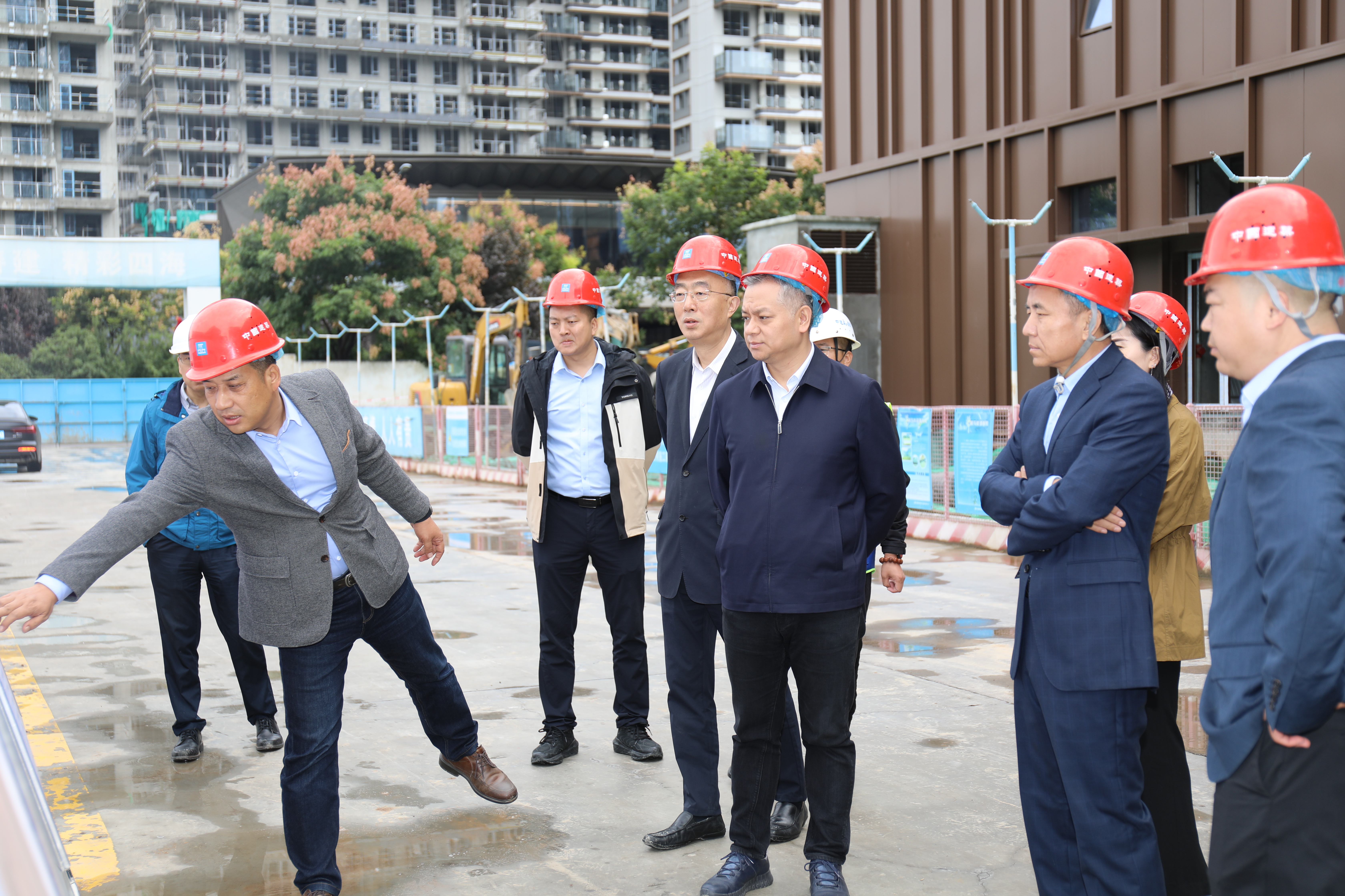 bw必威西汉姆联官方网站董事长解严带队开展国庆节前安全检查